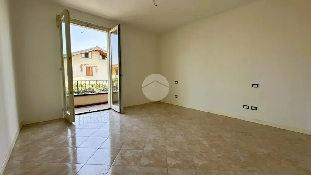 Rooms - Semi-Detached Villa with Garden in Rovato