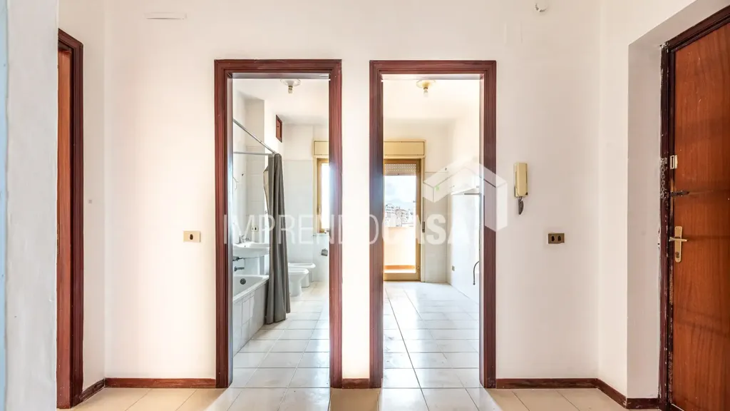 Esik - Trilocale with Balcony View in Palermo
