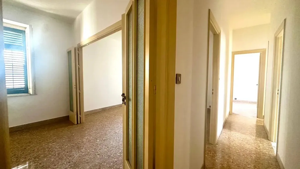 Entrée - 9-Room Apartment in Palermo's Historic Centre