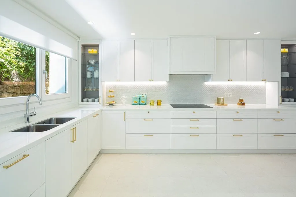 Cuisine - Luxury Villa with Pool and Mountain View in Marbella