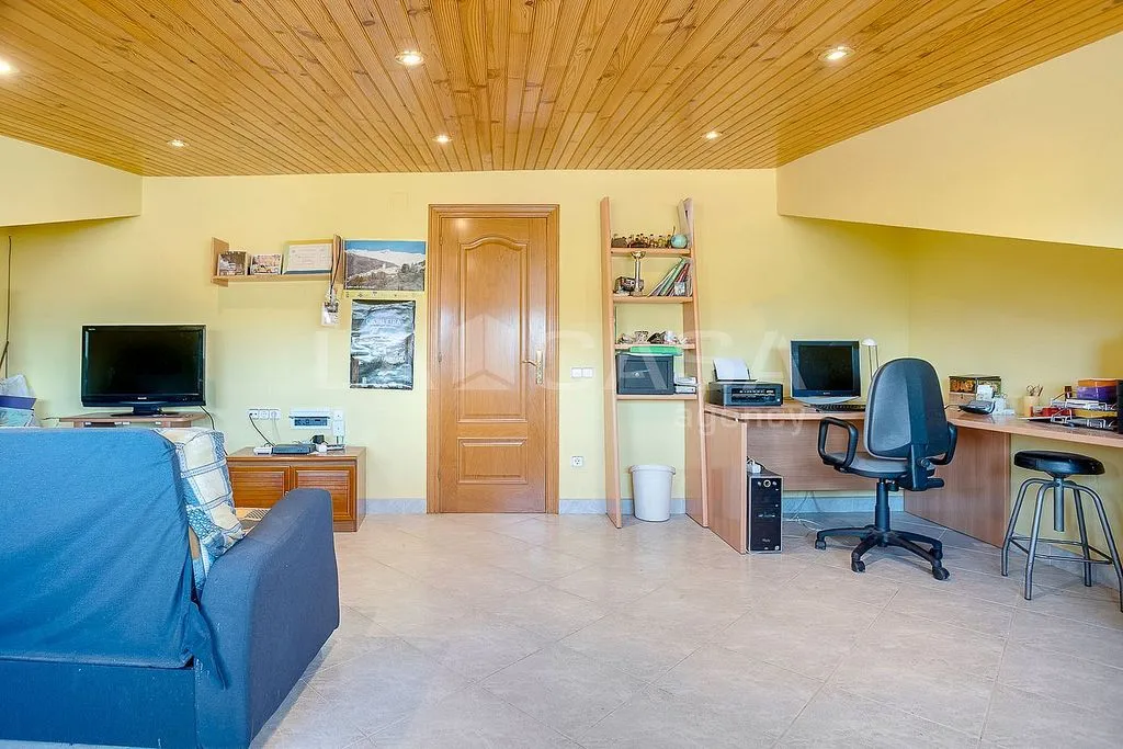 Bureau - Chalet with Terrace in Santa Eulàlia de Ronçana