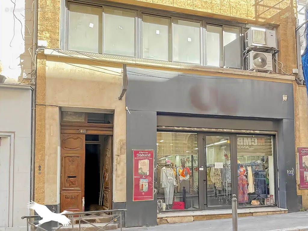 Extérieur - Murs Commerciaux avec Vitrine à Marseille