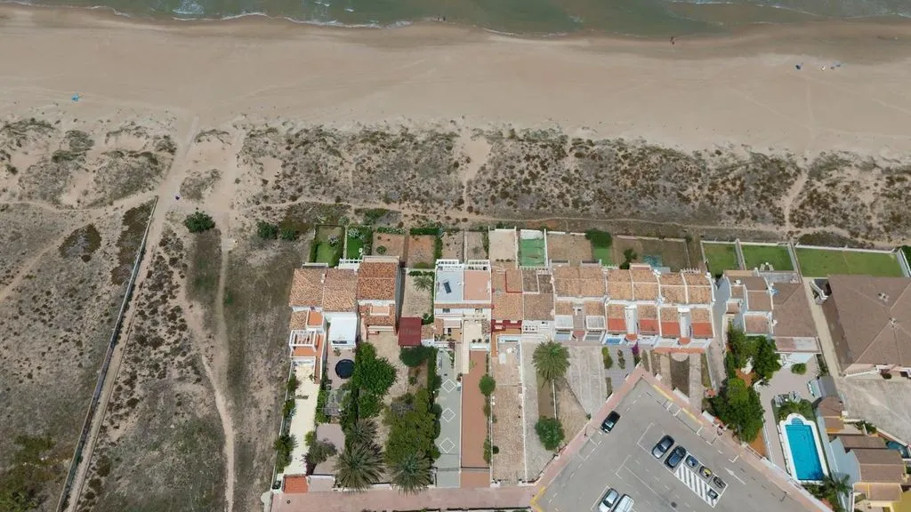 Vista aerea - Beachfront Villa with Sea Views in Oliva Nova
