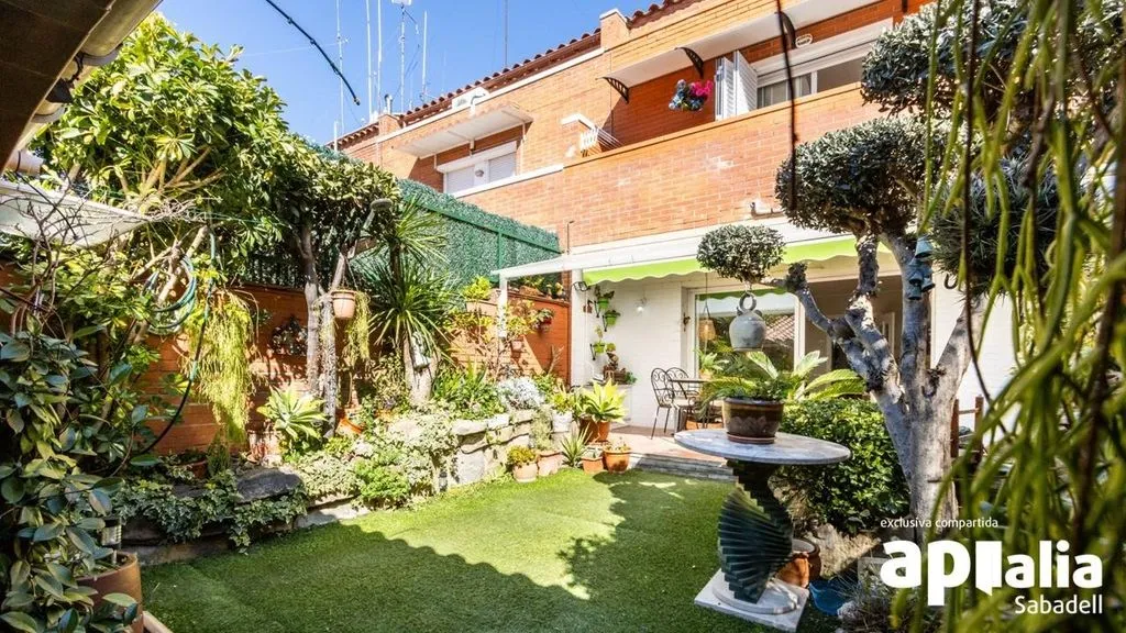 Jardin - Luxury Villa with Garden in Terrassa