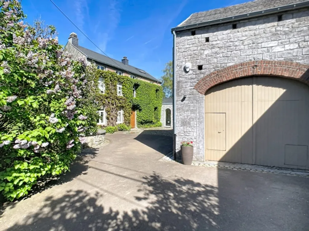 Välivaade - Fully Renovated House with Courtyard in Sprimont