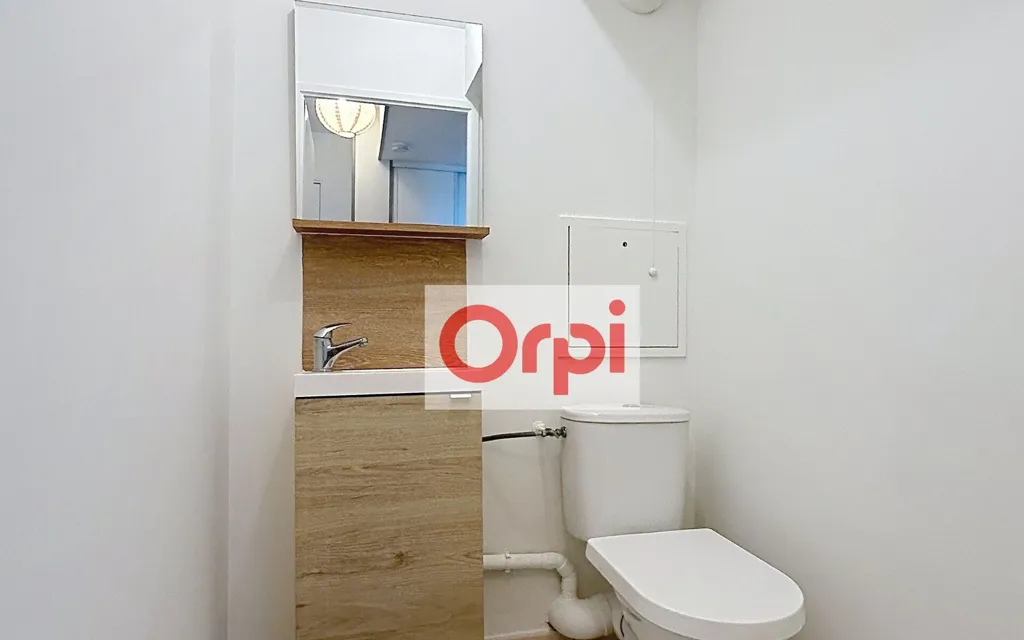 Bathrooms - Meubled 2-Bedroom Flat with Balcony in Châtillon