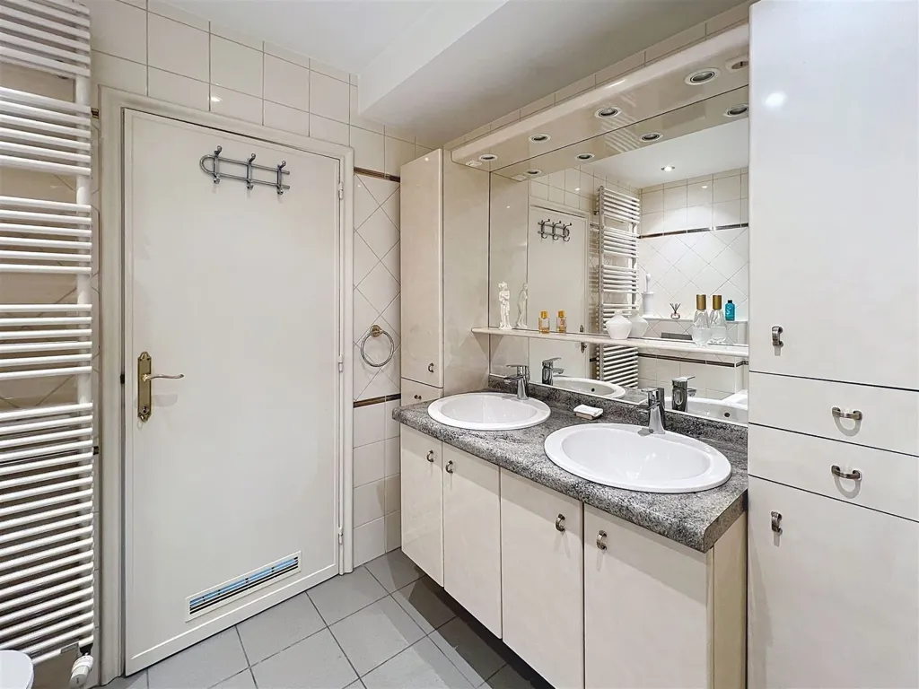 Salles de bain - Appartement avec Vue Panoramique aux Terrasses de Liège