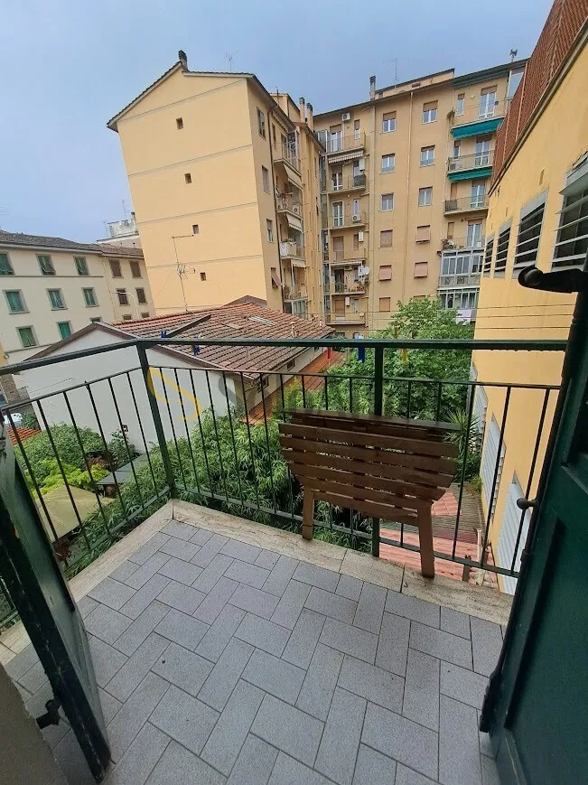 Rõdu - Furnished Flat with Balcony in Careggi
