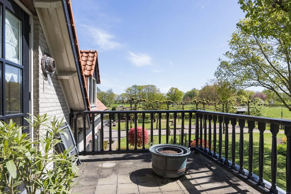 Balcon - Classical Villa with Private Garden in Schalkhaar