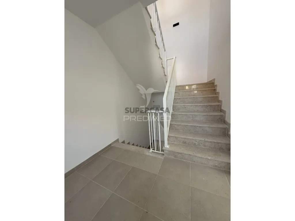 Pièces - Modern T2 Apartment with Garage in Alcanena