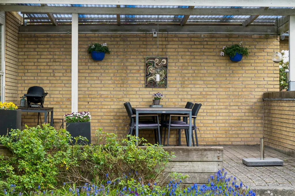 Terrasse - Well-Maintained Villa with Garden in Herlev