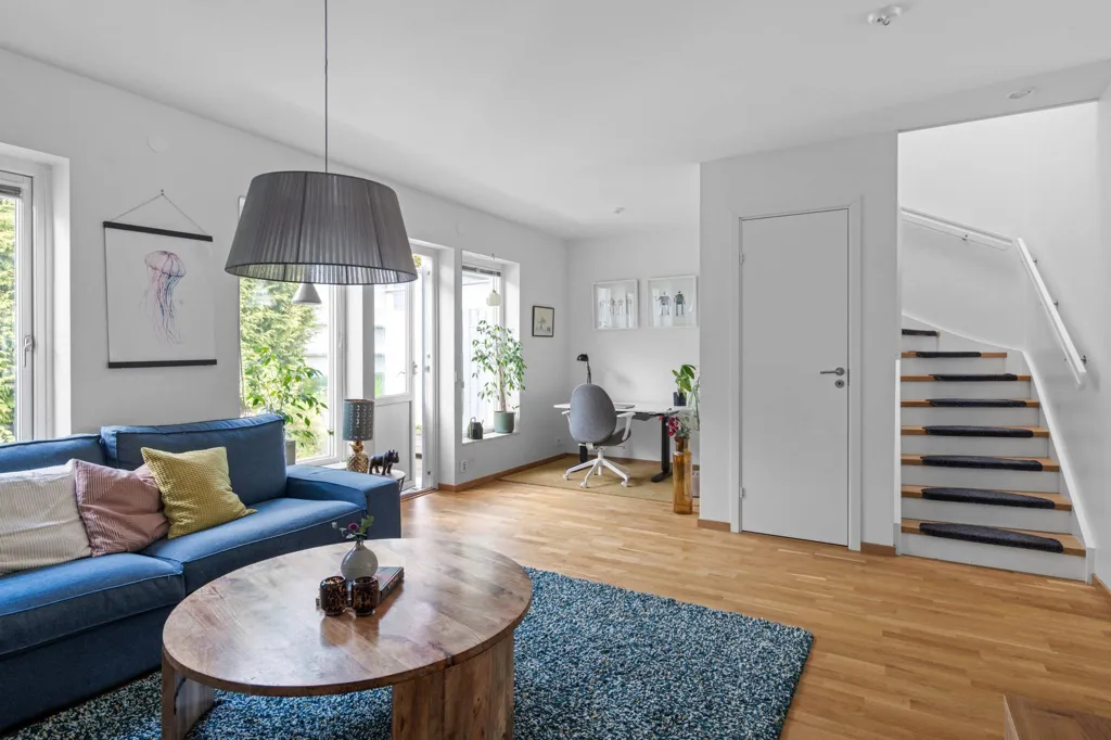 Elutuba - Modern Flat with House-Style Feel in Central Älta