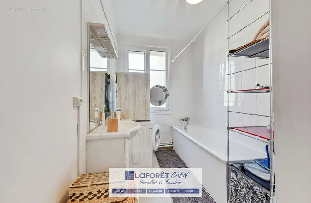 Salles de bain - Appartement 3 Pièces avec Balcon au Centre de Caen