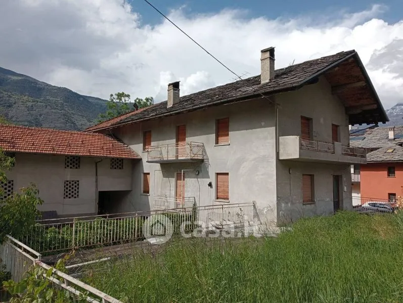 Välivaade - Semi-Detached House with Garden in Gressan