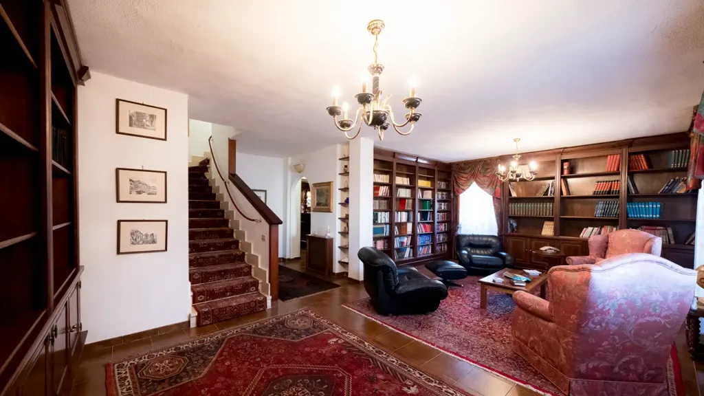 Bureau - Original Villa with Garden in Quartu Sant'Elena