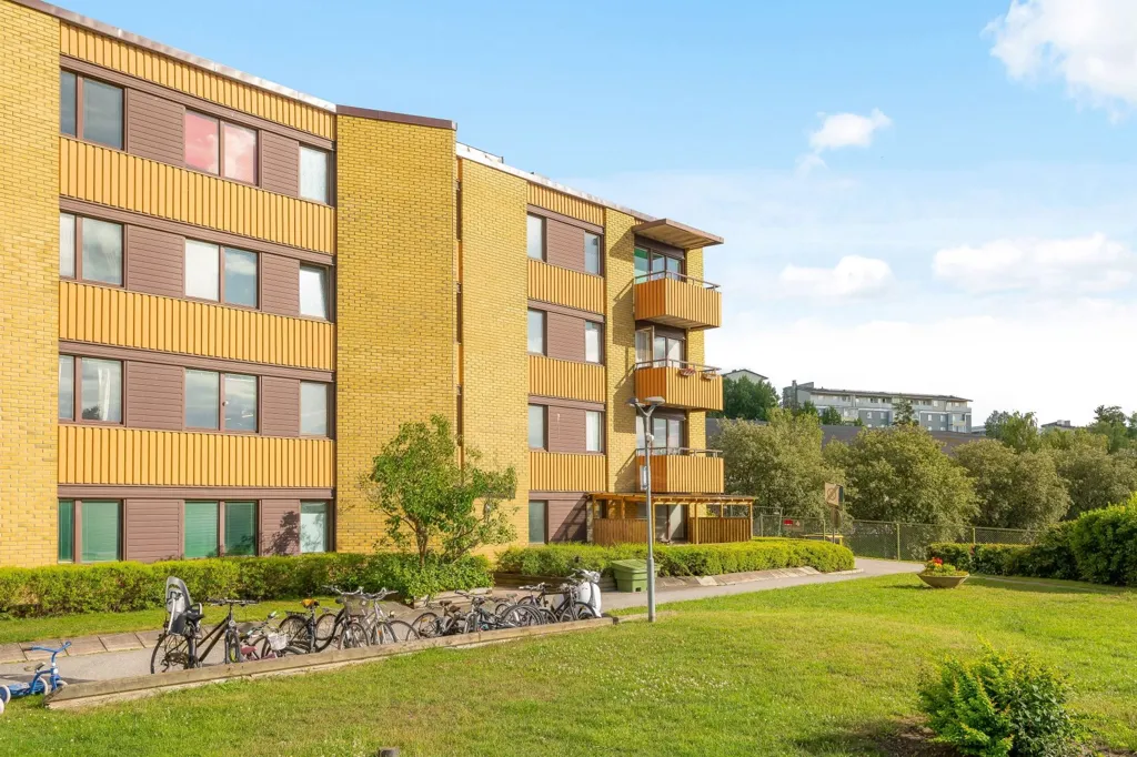Extérieur - 3-Room Apartment with Balcony in Akalla