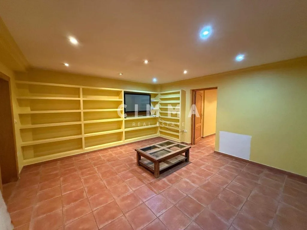 Elutuba - Five-Bedroom Chalet with Large Plot in La Nucía
