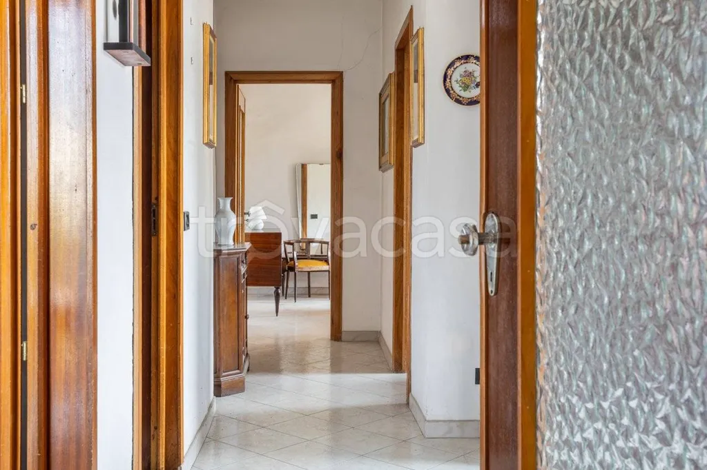 Entrée - Colonial House with Balcony in Centallo