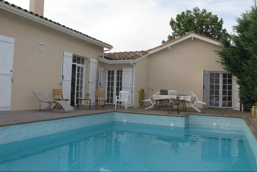 Pool - Spacious House with Pool in Toulouse