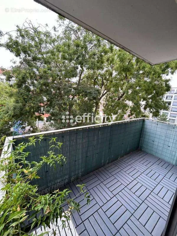 4-toaline korter asukohas Paris-18e