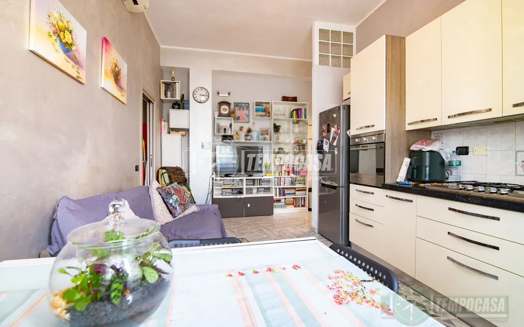 Cuisine - Rustic-Style Flat with Central Heating in Sesto San Giovanni