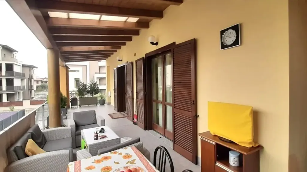 Terrass - Two-Level Apartment with Terrace in Piacenza