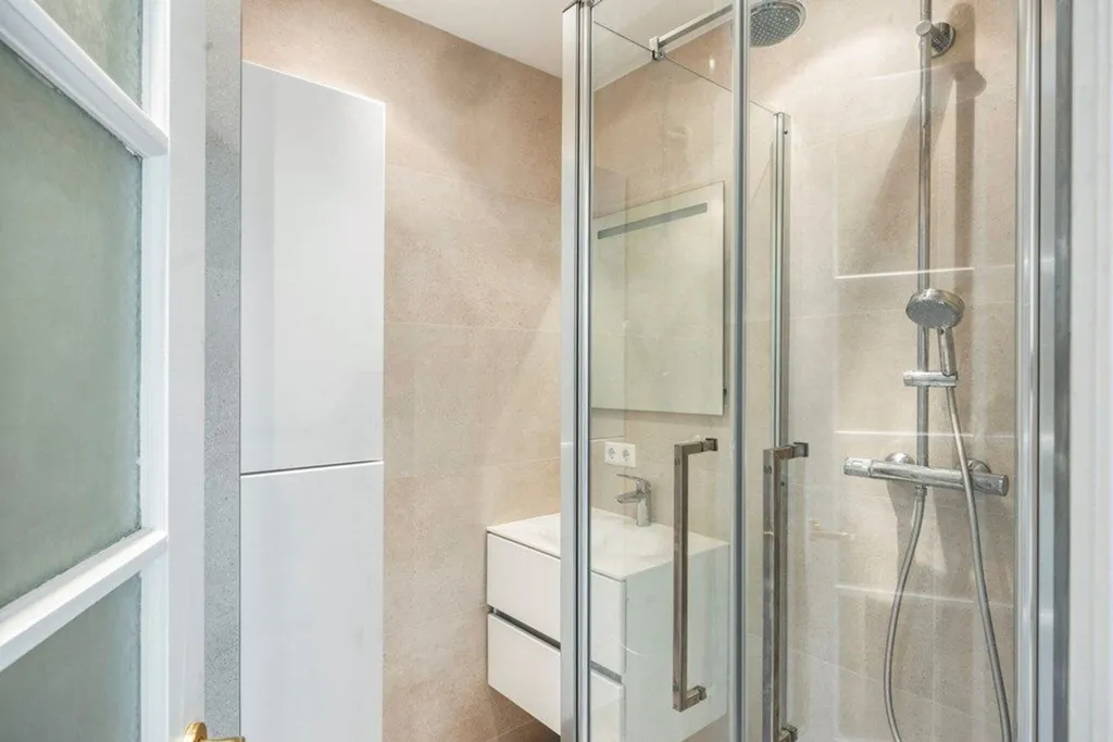Vannitoad - Bright Two-Bedroom Portiekflat in Benoordenhout