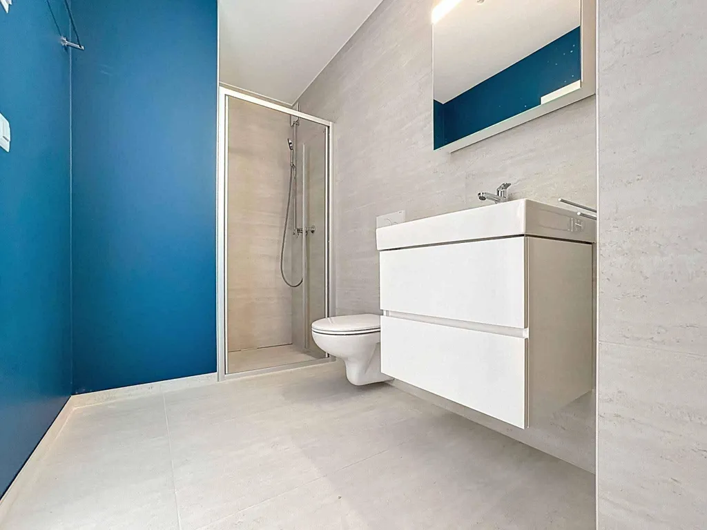 Salles de bain - 4.5-Piece Apartment with Lake View Balcony