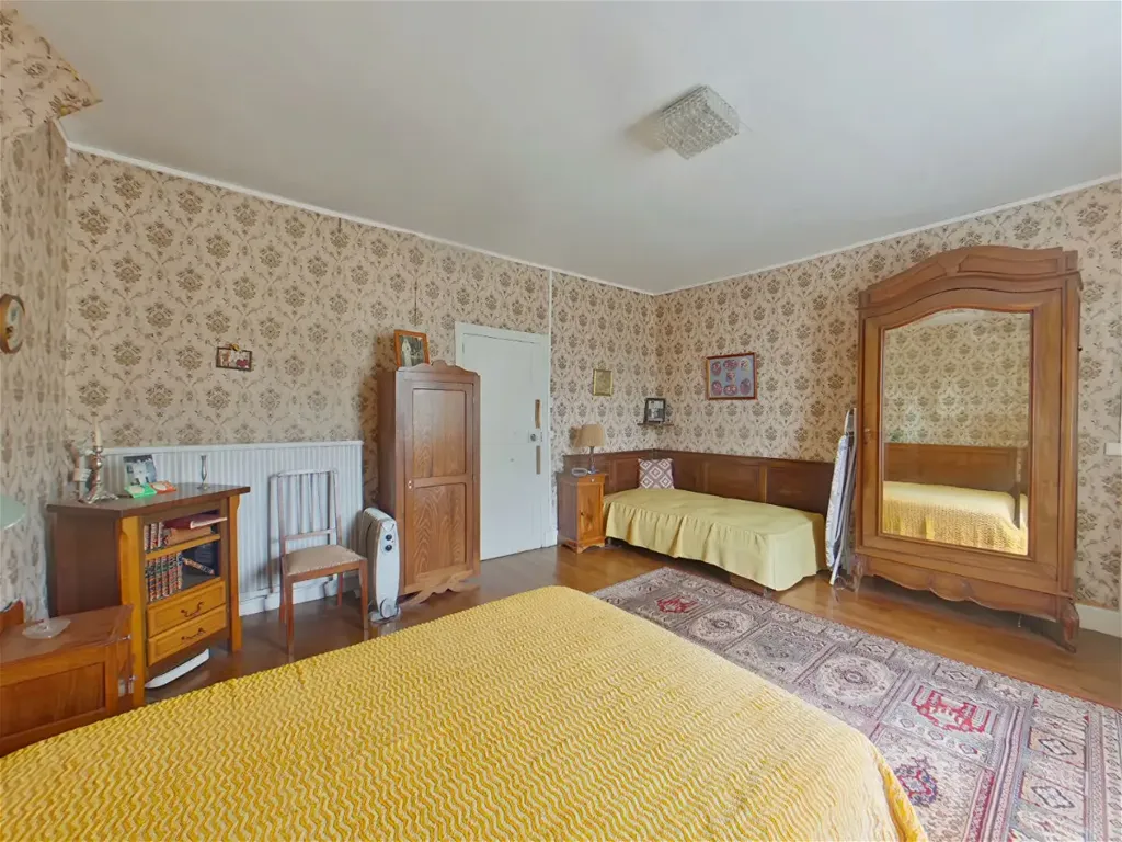 Chambres - Maison de Campagne à Rénover avec Dépendances à Lignac