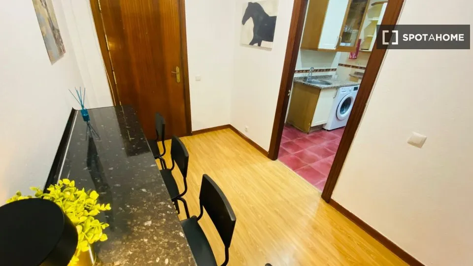 Söögituba - Shared Flat with Ascender in Niño Jesús, Madrid