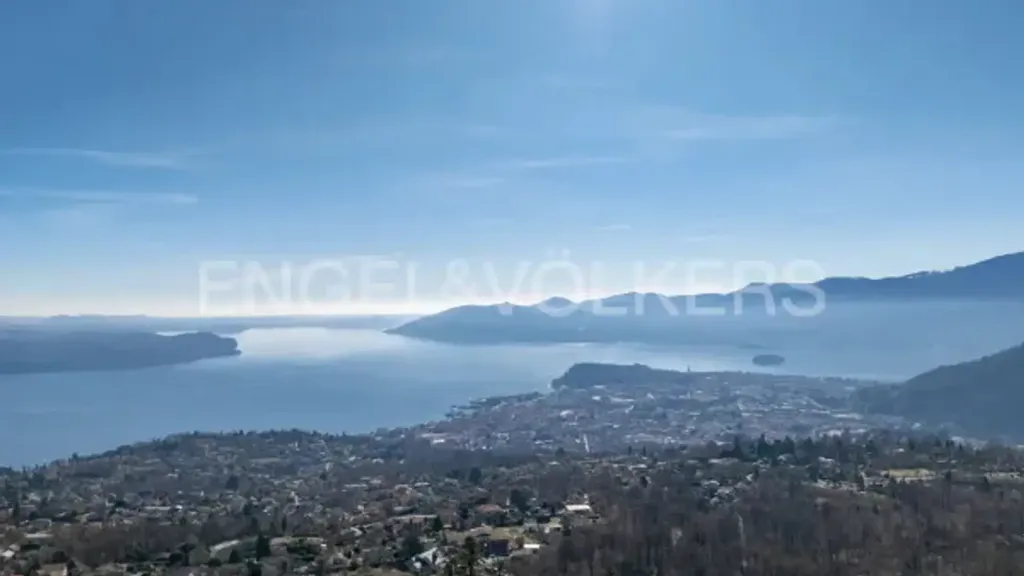 Historic Villa with Lake View in Bee