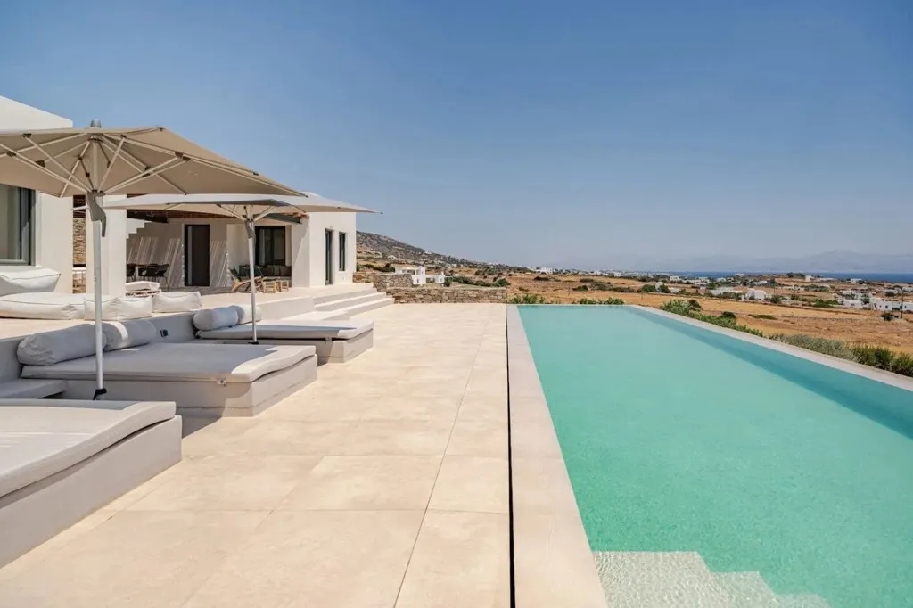 Piscine - Contemporary Cycladic House with Pool in Paros