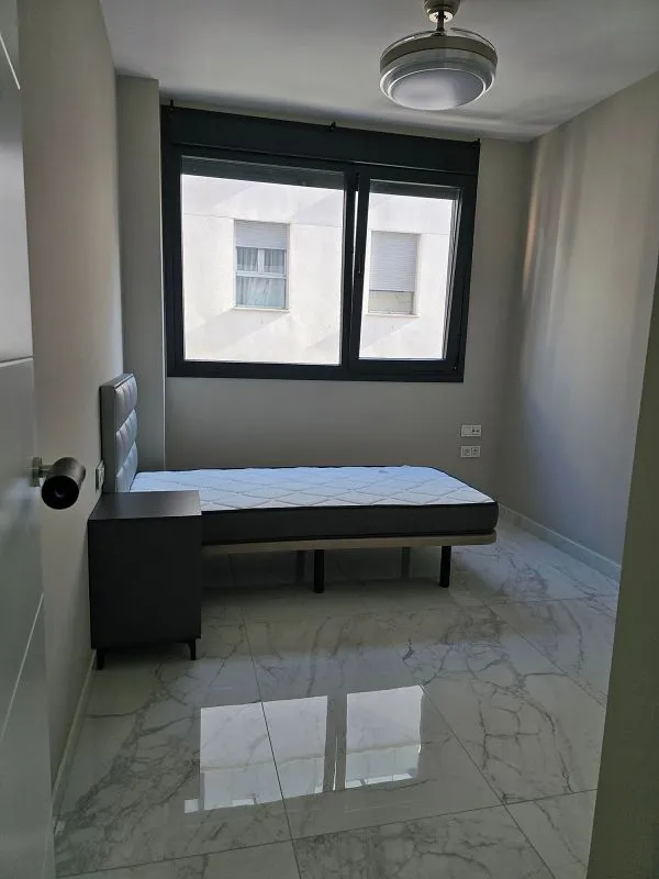 Chambres - Modern Flat with Garage in Central Location