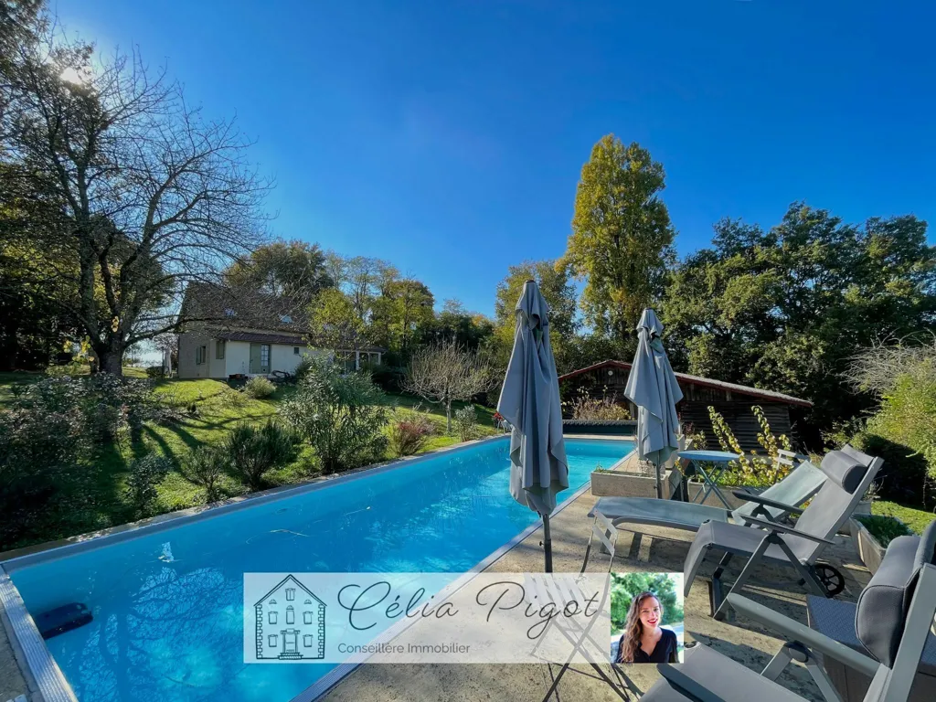 Piscine - Maison en Pierre avec Piscine et Vue Nature
