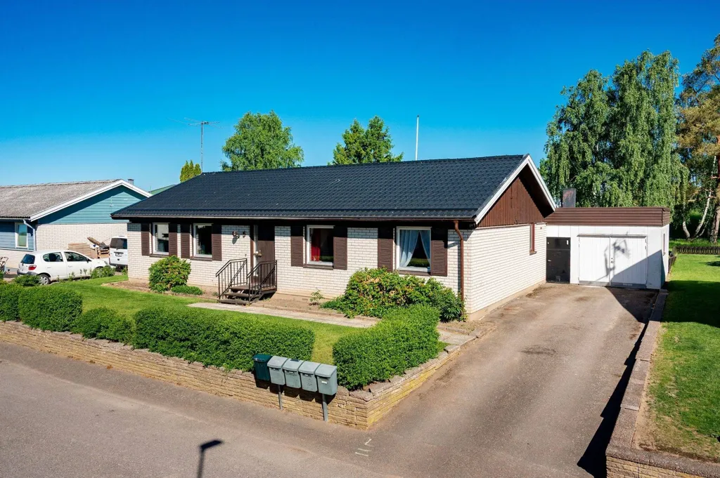 4-toaline maja asukohas Vara kommun