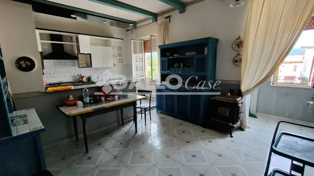 Köök - Three-Bedroom Apartment, Corner Location in Cosenza