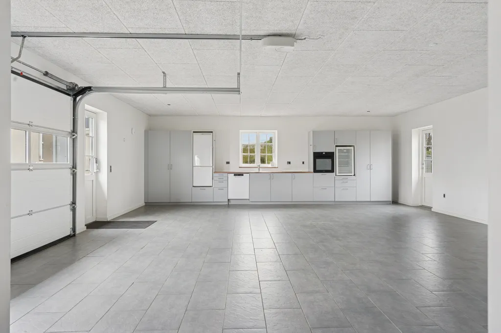 Garage - Fenced Villa with Garden in Vojens