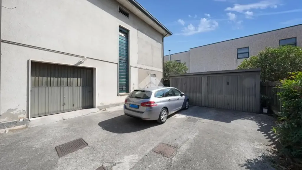 Extérieur - Rustic Villa with Balcony in Verano Brianza
