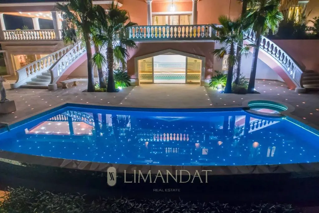 Piscine - Villa à Rénover avec Vue Mer à Ramatuelle