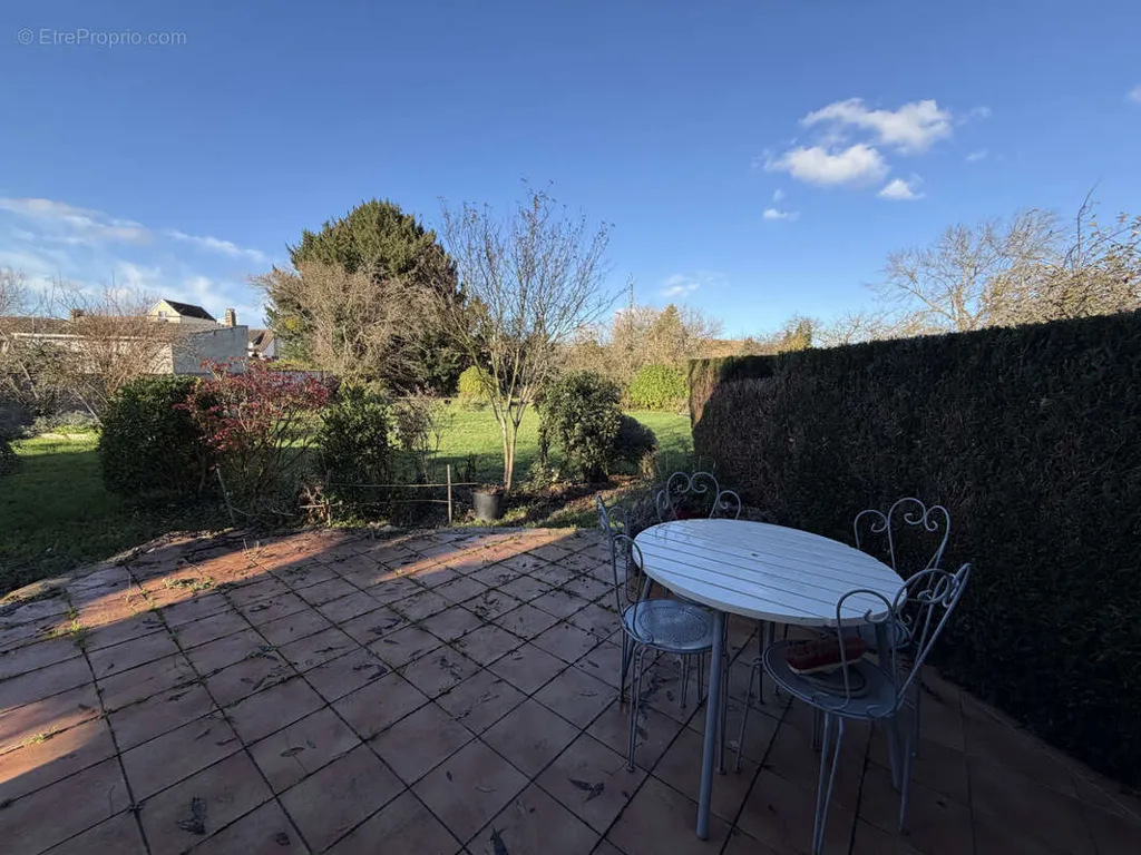 Jardin - Maison Ancienne avec Grand Terrain à 5 mn d'Anet