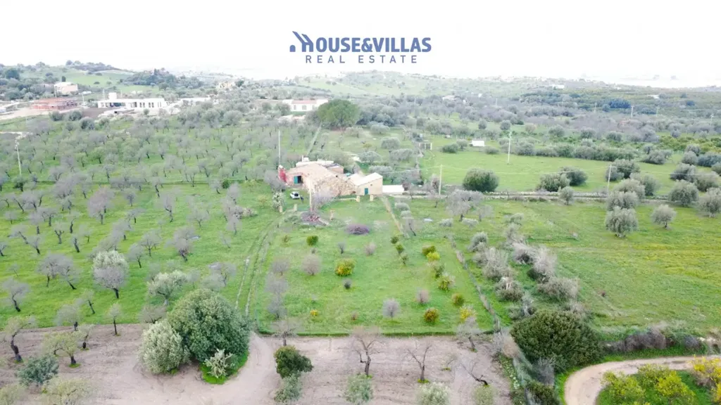 Õhuvaade - Rustic Property with Garden in Noto