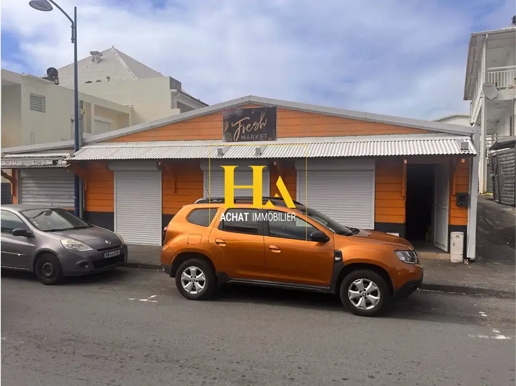 Extérieur - Local Commercial avec Excellente Visibilité à Saint-Benoît