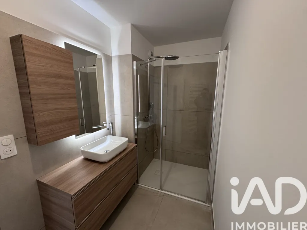 Salles de bain - Appartement avec terrasse et parkings à Baillargues