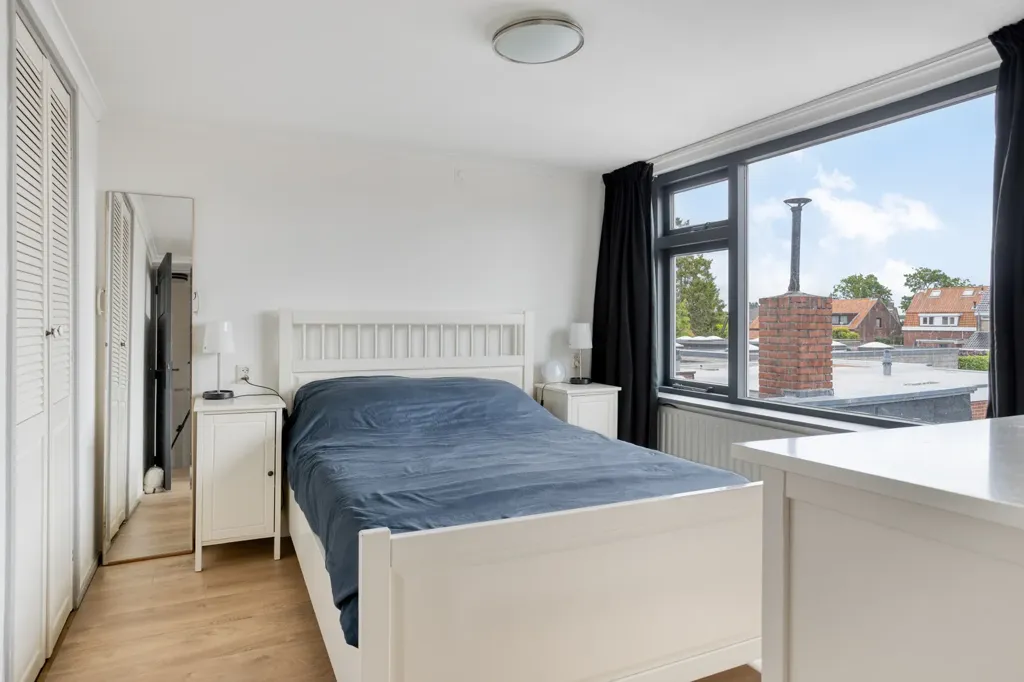 Magamistoad - Spacious Semi-detached House with Deep Garden in Halsteren