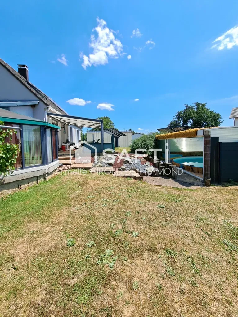 Jardin - Maison avec Piscine et Jacuzzi à Saint-Bernard