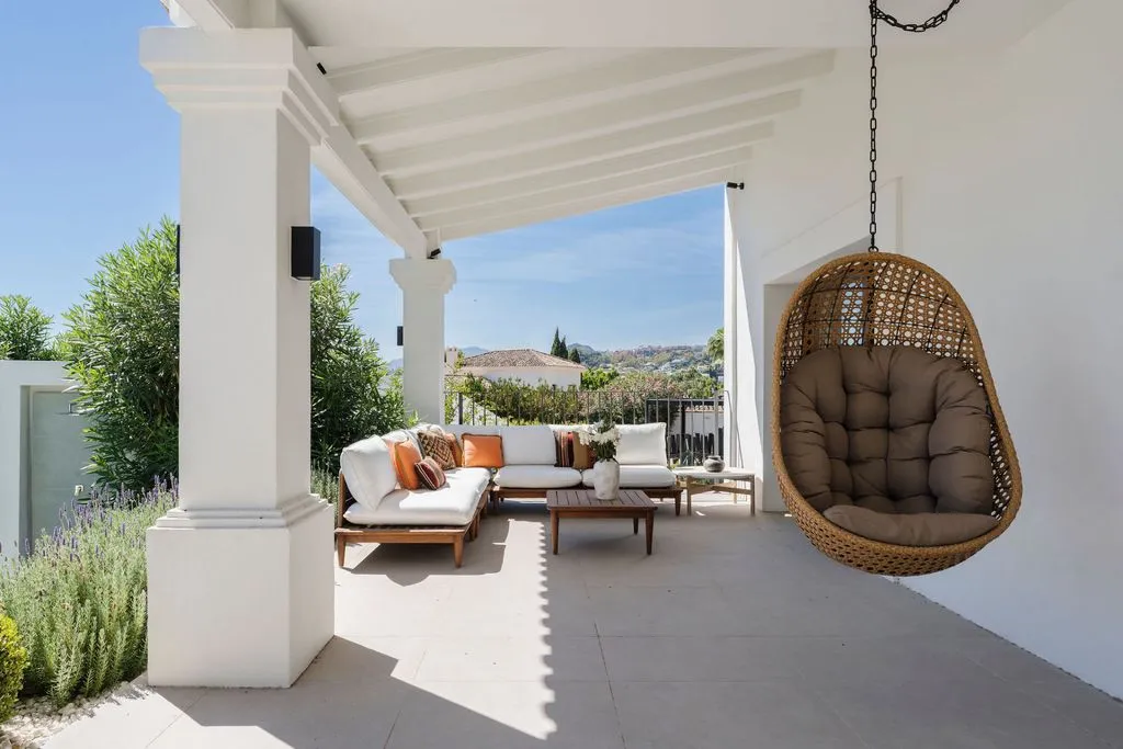 Terrass - Luxury Villa with Sea View in Nueva Andalucía