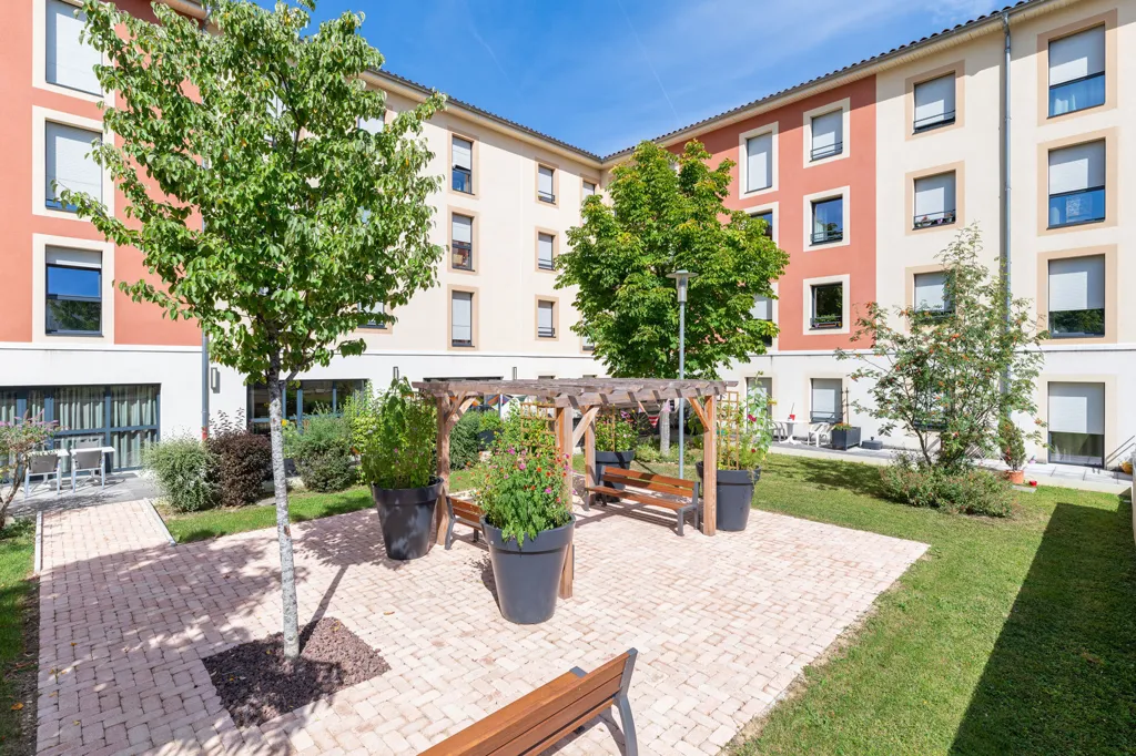 Jardin - Appartement T2 Meublé en Résidence Services à Bourg-en-Bresse
