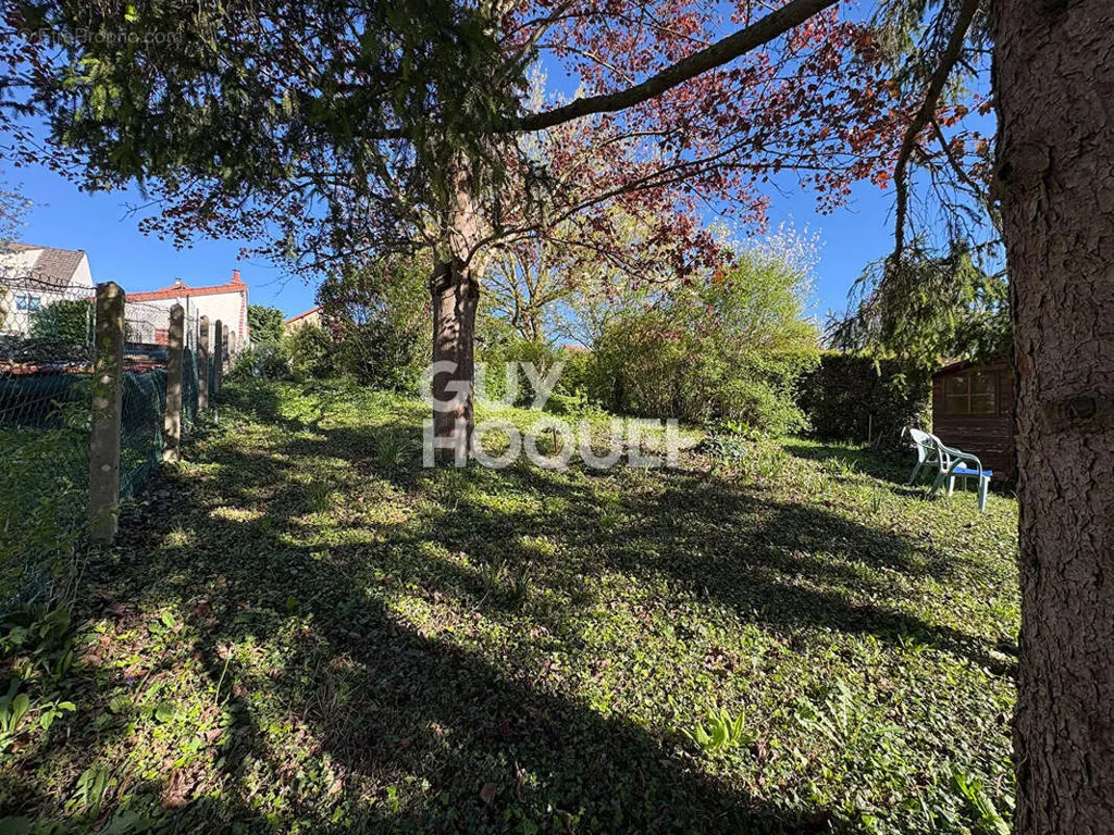 Aed - Constructible Plot with Garden in Villiers Sur Orge