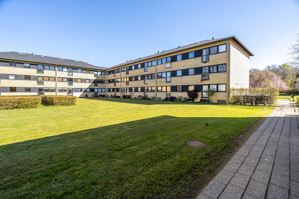 Aed - Condo with French Balcony in Hillerød