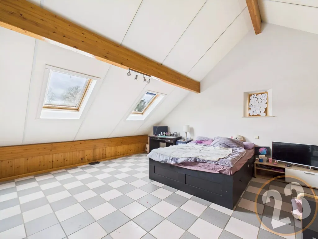 Chambres - Duplex avec Grand Garage à Nobressart